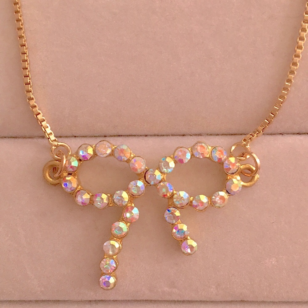 Aurora Borealis + Gold Crystal Bow Pendant Bracelet - Picture 3 of 9